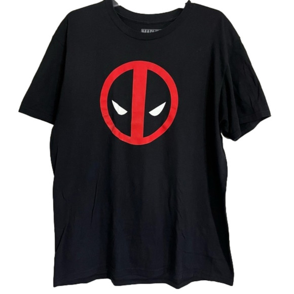 ⭐️ 3/$25⭐️ marvel deadpool t-shirt size XL - Picture 1 of 2
